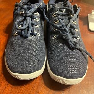 Women's Nike Volleyball Shoes sz 10.5 Navy Blue and White